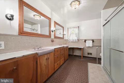 Bath - 9915 Masser Rd, Frederick, MD 21702 photo 1 of 3