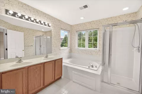 Bath - 1740 Derrs Sq E, Frederick, MD 21701 photo 2 of 5