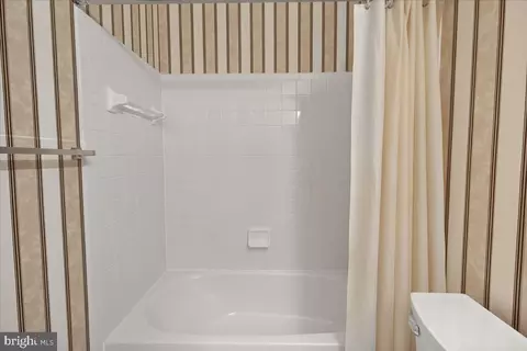 Bath - 1740 Derrs Sq E, Frederick, MD 21701 photo 4 of 5