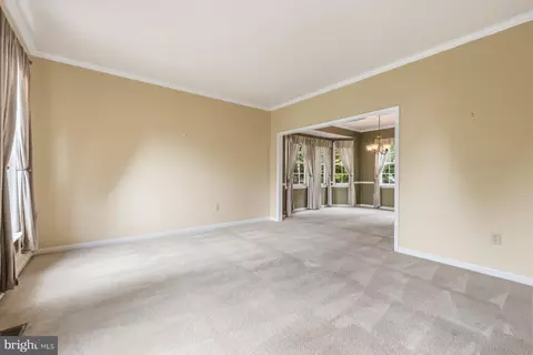 Living - 100 Crossing Pointe Ct, Frederick, MD 21702 photo 5 of 6