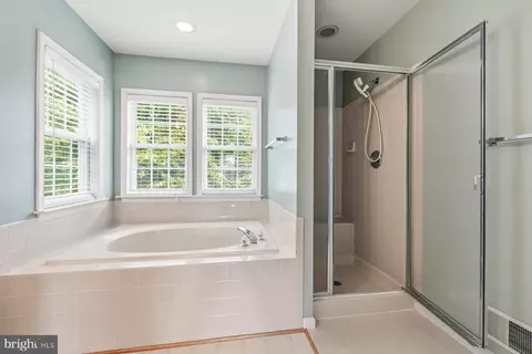 Bath - 100 Crossing Pointe Ct, Frederick, MD 21702 photo 2 of 2