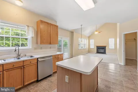 Kitchen - 100 Crossing Pointe Ct, Frederick, MD 21702 photo 2 of 2