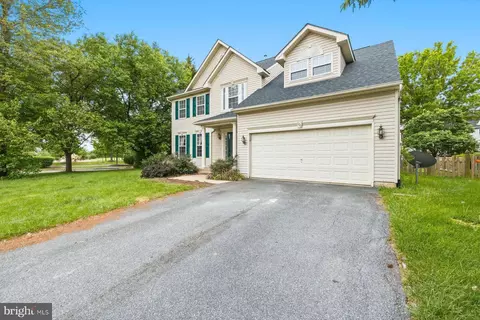 Exterior - 100 Crossing Pointe Ct, Frederick, MD 21702 photo 3 of 9