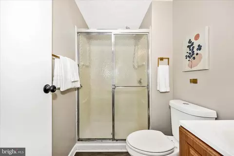 Bath - 308 Heather Ridge Dr, Frederick, MD 21702 photo 2 of 4