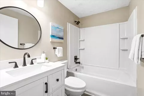 Bath - 308 Heather Ridge Dr, Frederick, MD 21702 photo 3 of 4