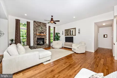 Living - 7145 Linganore Rd, Frederick, MD 21701 photo 1 of 2