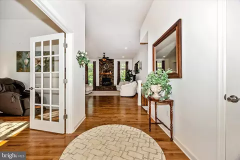 Entry Way - 7145 Linganore Rd, Frederick, MD 21701 photo 2 of 4
