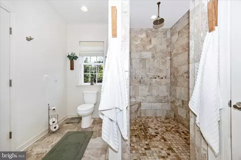 Bath - 7145 Linganore Rd, Frederick, MD 21701 photo 3 of 5