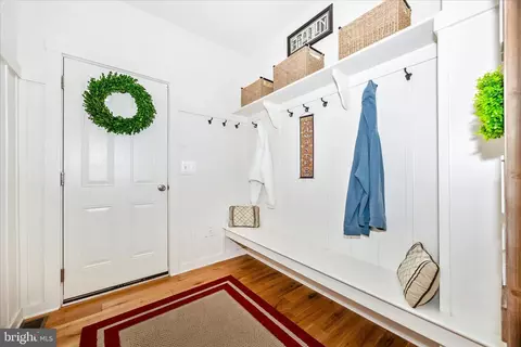 Entry Way - 7145 Linganore Rd, Frederick, MD 21701 photo 3 of 4