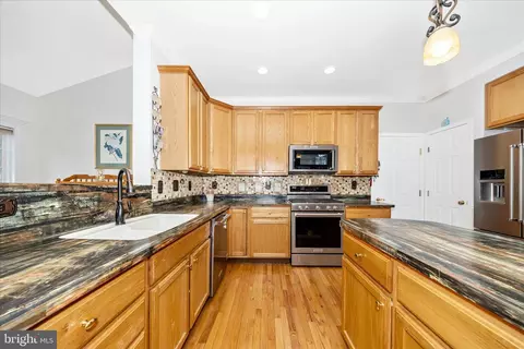 Kitchen - 1805 Rainbow Falls Ct, Frederick, MD 21702 photo 4 of 4