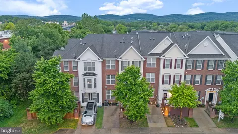 114 Featherstone Pl, Frederick, MD 21702