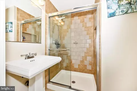 Bath - 1458 Mobley Ct, Frederick, MD 21701 photo 3 of 3