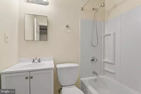Bath - 1709 Woodruff Way, Frederick, MD 21701 photo 3 of 3