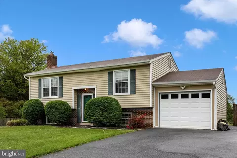 11005 Horseshoe Dr, Frederick, MD 21701