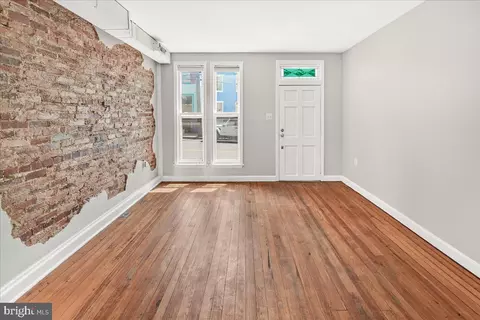Living - 33 E South St, Frederick, MD 21701 photo 3 of 10