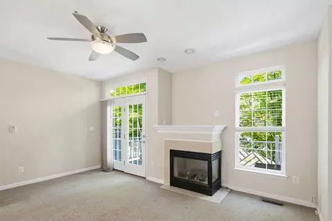 Living - 570 Eisenhower Dr, Frederick, MD 21703 photo 3 of 4