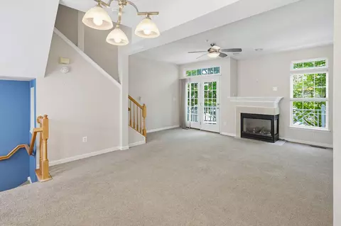 Living - 570 Eisenhower Dr, Frederick, MD 21703 photo 2 of 4