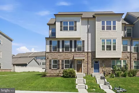8634 Shady Pines Dr, Frederick, MD 21704