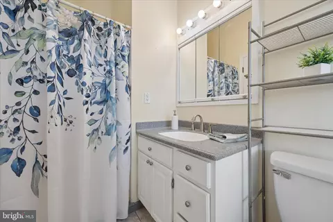 Bath - 7115 Collinsworth Pl, Frederick, MD 21703 photo 1 of 5