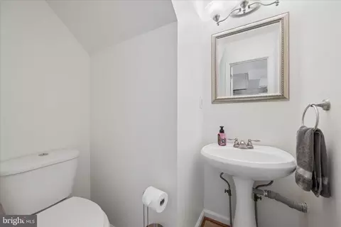 Entry Way - 7115 Collinsworth Pl, Frederick, MD 21703 photo 3 of 7