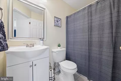 Bath - 7115 Collinsworth Pl, Frederick, MD 21703 photo 4 of 5