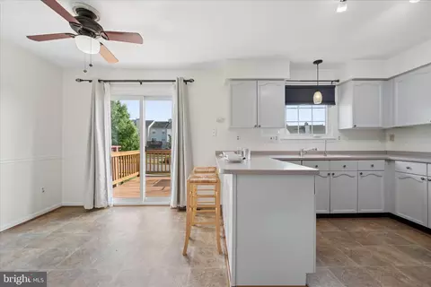 Kitchen - 7115 Collinsworth Pl, Frederick, MD 21703 photo 5 of 5