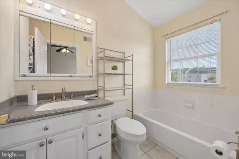 Bath - 7115 Collinsworth Pl, Frederick, MD 21703 photo 2 of 5