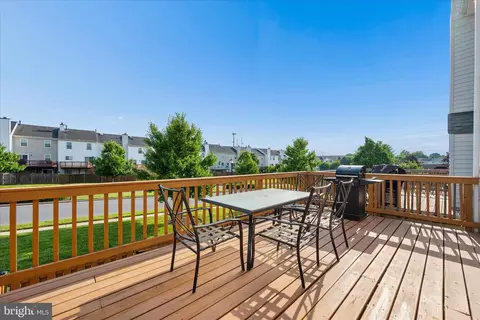 Exterior - 7115 Collinsworth Pl, Frederick, MD 21703 photo 6 of 9