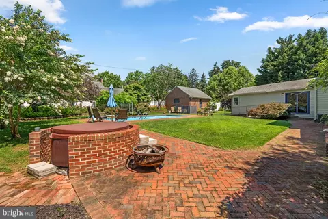 Exterior - 305 College Pl, Frederick, MD 21701 photo 10 of 12