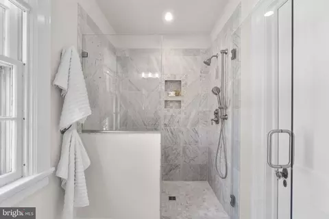 Bath - 305 College Pl, Frederick, MD 21701 photo 4 of 4