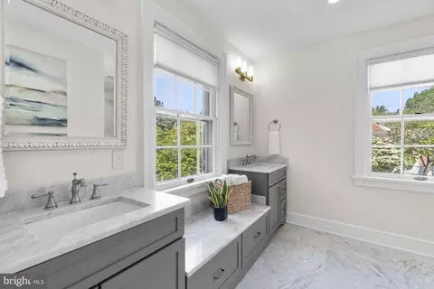 Bath - 305 College Pl, Frederick, MD 21701 photo 3 of 4