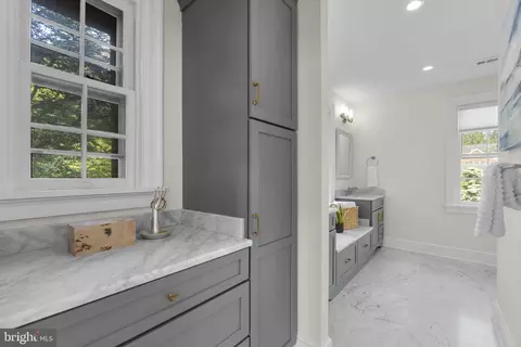 Entry Way - 305 College Pl, Frederick, MD 21701 photo 5 of 6