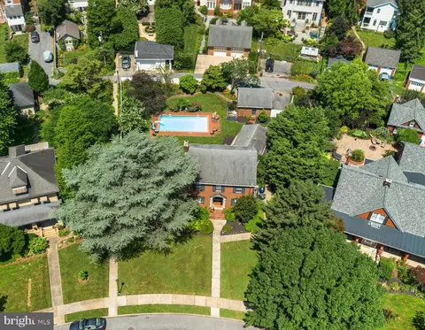 305 College Pl, Frederick, MD 21701