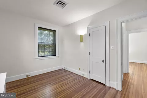 Bedroom - 305 College Pl, Frederick, MD 21701 photo 5 of 6