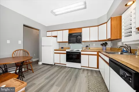 Kitchen - 5686 Crabapple Dr, Frederick, MD 21703 photo 3 of 6