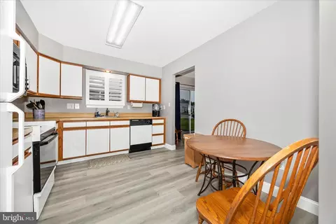 Kitchen - 5686 Crabapple Dr, Frederick, MD 21703 photo 5 of 6
