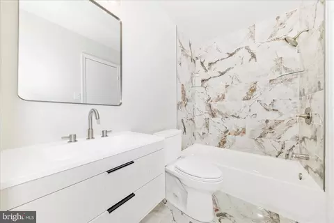 Bath - 176 Stoneybrook Ct, Frederick, MD 21702 photo 1 of 3