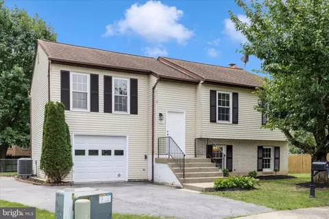 Exterior - 176 Stoneybrook Ct, Frederick, MD 21702 photo 2 of 13