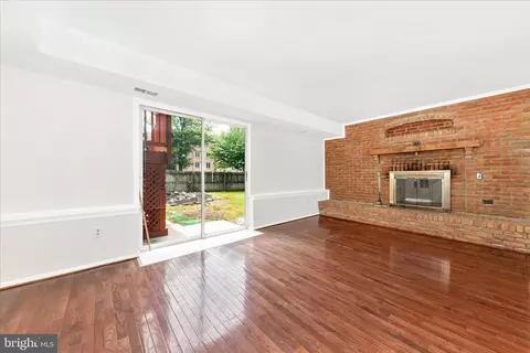 Living - 176 Stoneybrook Ct, Frederick, MD 21702 photo 6 of 9