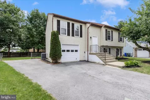 Exterior - 176 Stoneybrook Ct, Frederick, MD 21702 photo 3 of 13