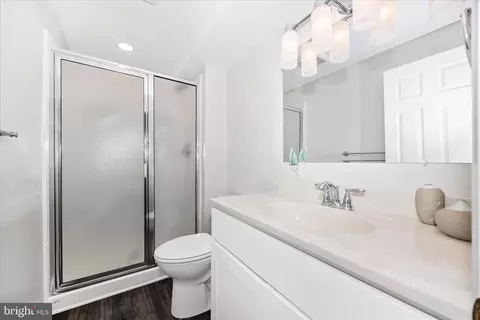 Bath - 2412 Dunmore Ct, Frederick, MD 21702 photo 4 of 4