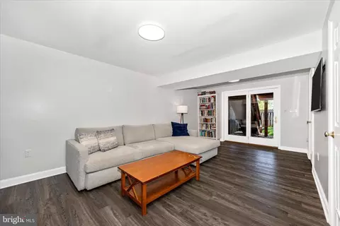 Living - 2412 Dunmore Ct, Frederick, MD 21702 photo 2 of 3