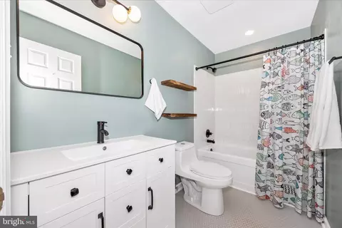 Bath - 2412 Dunmore Ct, Frederick, MD 21702 photo 2 of 4
