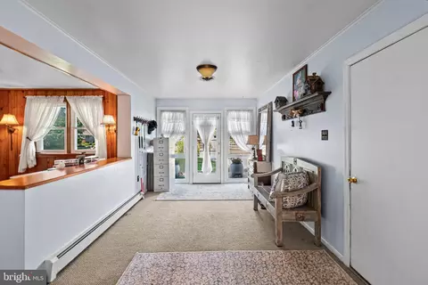 Entry Way - 8214 Pembrook Ct, Frederick, MD 21704 photo 2 of 5