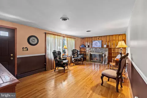 Living - 8214 Pembrook Ct, Frederick, MD 21704 photo 1 of 3