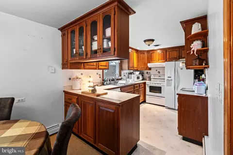 Kitchen - 8214 Pembrook Ct, Frederick, MD 21704 photo 2 of 3