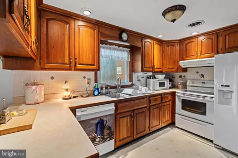 Kitchen - 8214 Pembrook Ct, Frederick, MD 21704 photo 1 of 3
