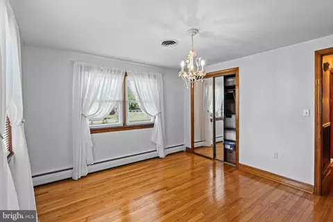 Bedroom - 8214 Pembrook Ct, Frederick, MD 21704 photo 2 of 10