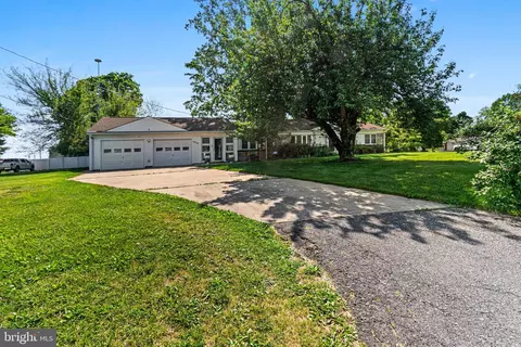 8214 Pembrook Ct, Frederick, MD 21704