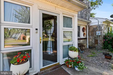 Exterior - 8214 Pembrook Ct, Frederick, MD 21704 photo 6 of 15